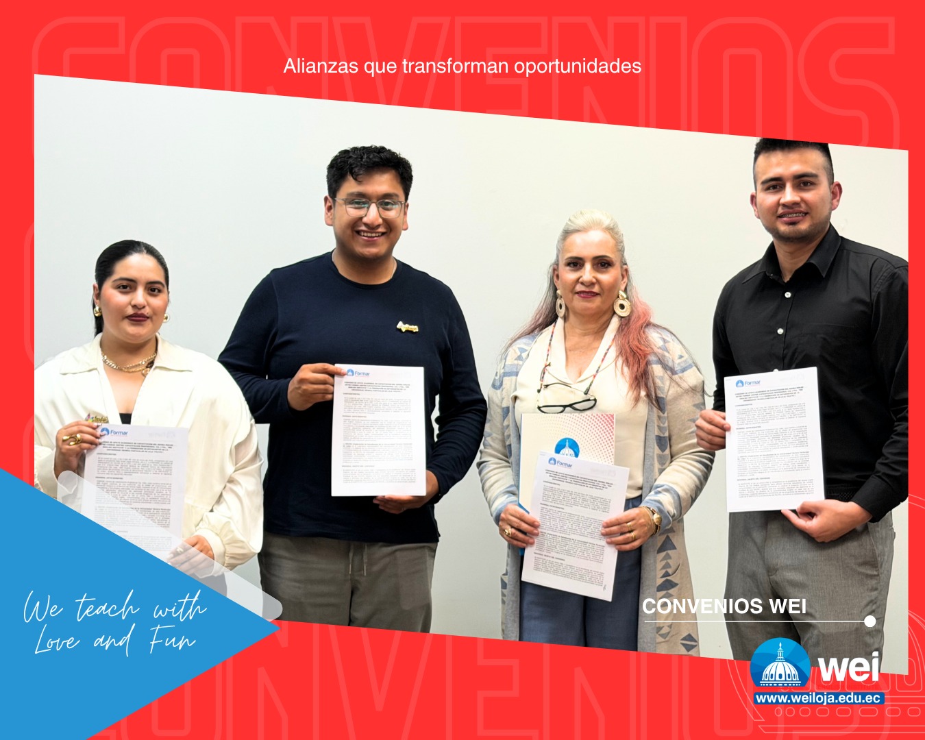 Fotografía de los representantes de WEI English Institute y la FEUTPL mostrando el documento del convenio.
