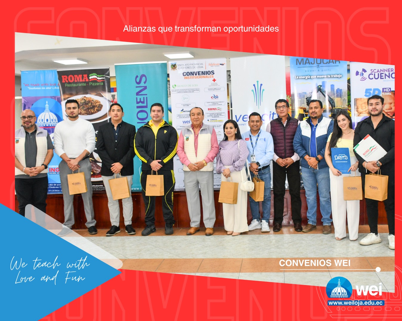 Fotografía de distintas entidades, incluyendo el director académico de WEI English Institute, para la renovación de convenio con el Sindicato de Choferes Profesionales de Loja.